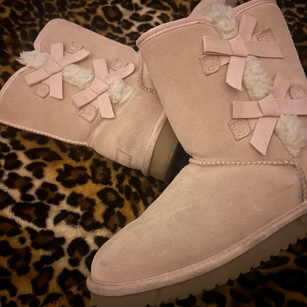 pink baily bow uggs